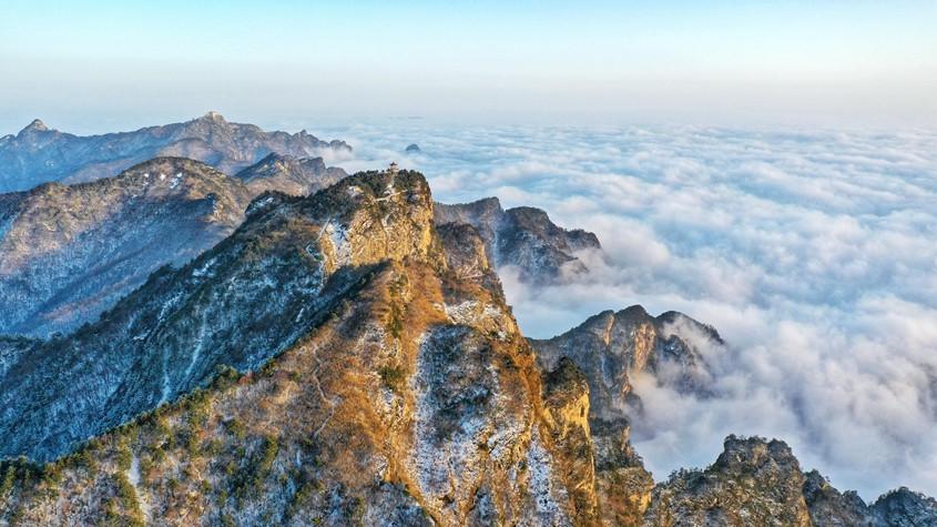 河南南陽：雪山云海入畫來