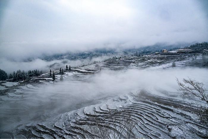 重慶酉陽(yáng)：千氹田梯田迎來(lái)降雪