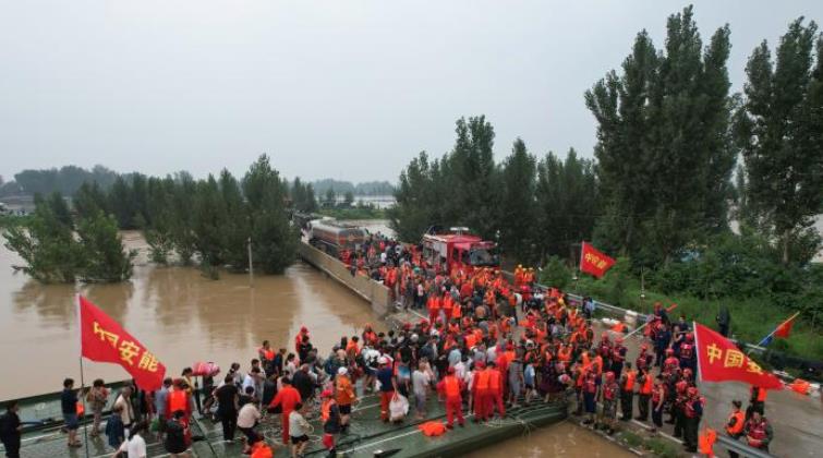 “逆行”重器中流擊水，創(chuàng)造救援速度奇跡<p>以精銳之“能”，護百姓之“安”，每一次極速救援，都是一場全力以赴，是承諾更是本色。<p>