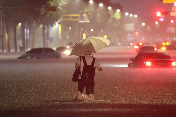 韓國(guó)首爾遭遇特大暴雨